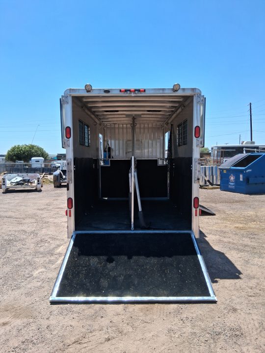Used 2004 Kiefer Manufacturing 2+1 GOOSENECK Horse Trailer