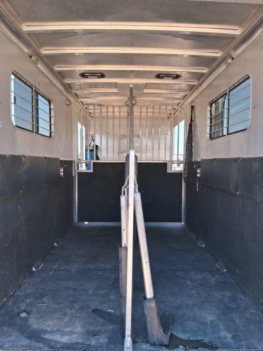Used 2004 Kiefer Manufacturing 2+1 GOOSENECK Horse Trailer