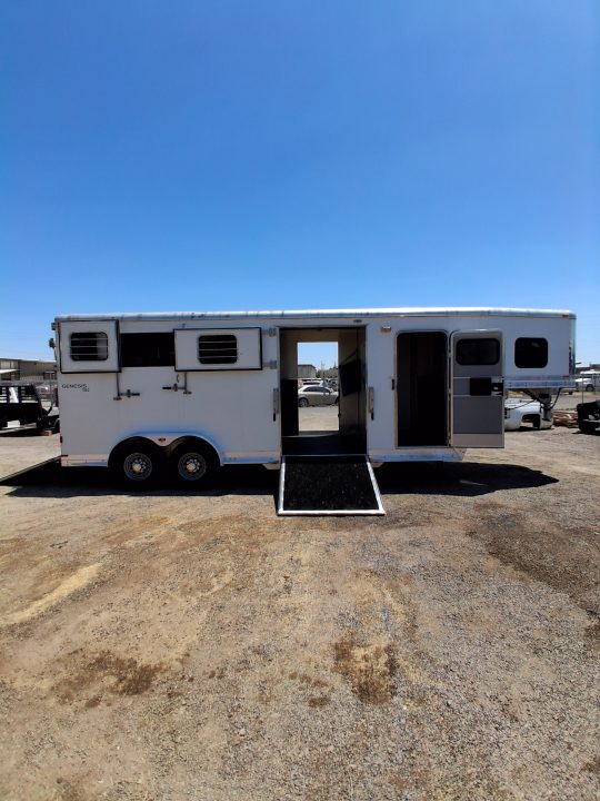 Used 2004 Kiefer Manufacturing 2+1 GOOSENECK Horse Trailer