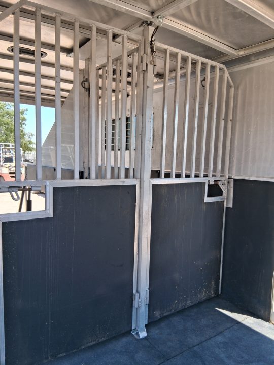 Used 2004 Kiefer Manufacturing 2+1 GOOSENECK Horse Trailer