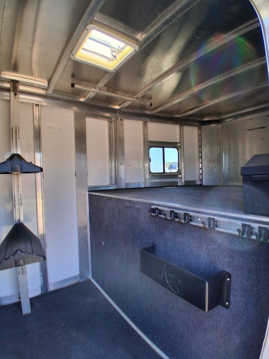 Used 2004 Kiefer Manufacturing 2+1 GOOSENECK Horse Trailer