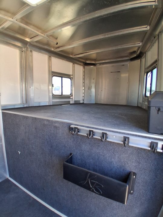 Used 2004 Kiefer Manufacturing 2+1 GOOSENECK Horse Trailer