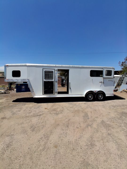 Used 2004 Kiefer Manufacturing 2+1 GOOSENECK Horse Trailer