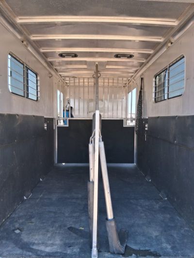 Used 2004 Kiefer Manufacturing 2+1 GOOSENECK Horse Trailer
