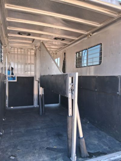 Used 2004 Kiefer Manufacturing 2+1 GOOSENECK Horse Trailer