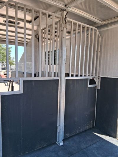 Used 2004 Kiefer Manufacturing 2+1 GOOSENECK Horse Trailer
