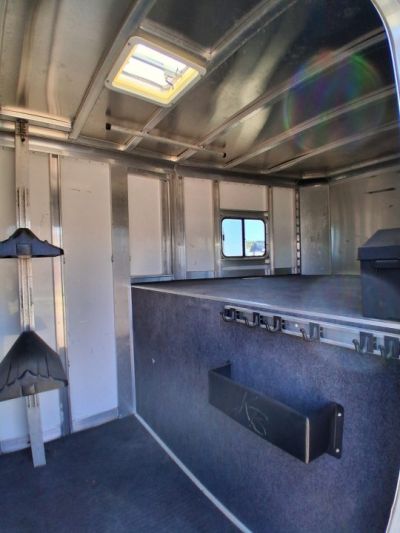 Used 2004 Kiefer Manufacturing 2+1 GOOSENECK Horse Trailer