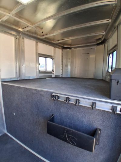 Used 2004 Kiefer Manufacturing 2+1 GOOSENECK Horse Trailer
