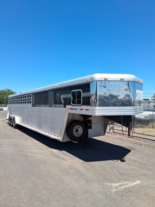 Used 2003 Sidekick 7H TRAINER Horse Trailer