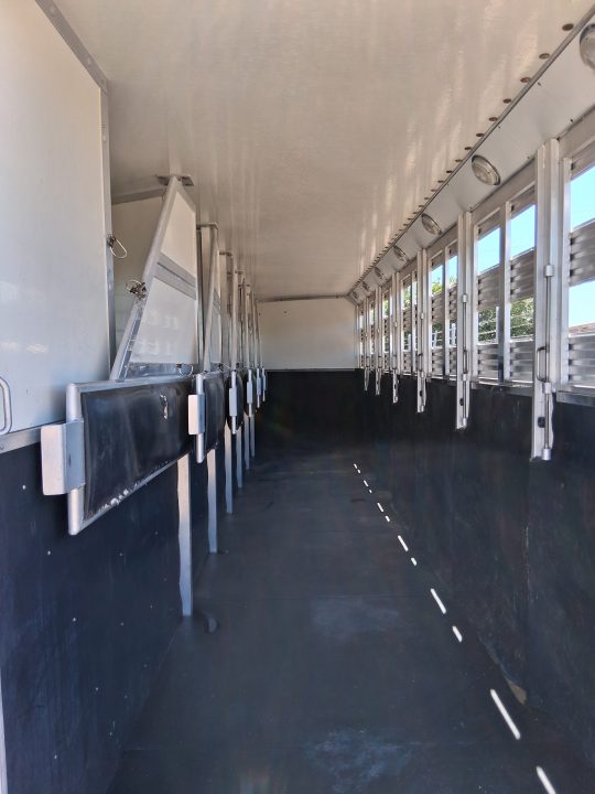 Used 2003 Sidekick 7H TRAINER Horse Trailer