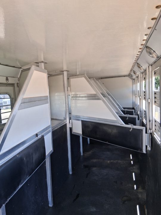Used 2003 Sidekick 7H TRAINER Horse Trailer