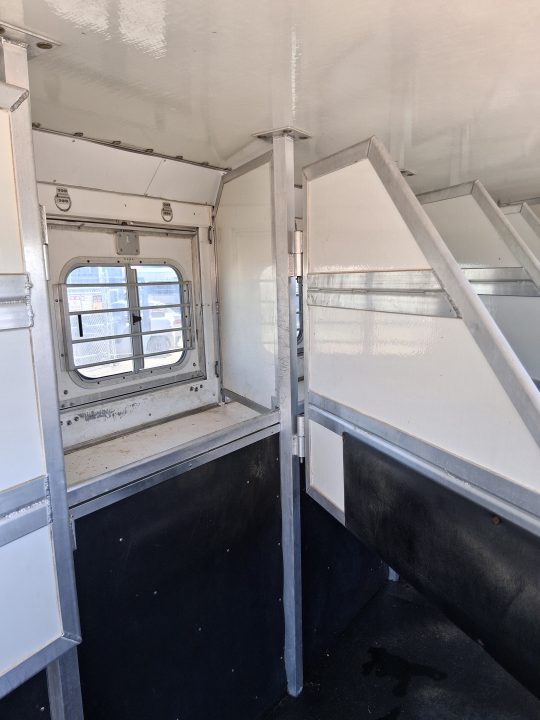 Used 2003 Sidekick 7H TRAINER Horse Trailer
