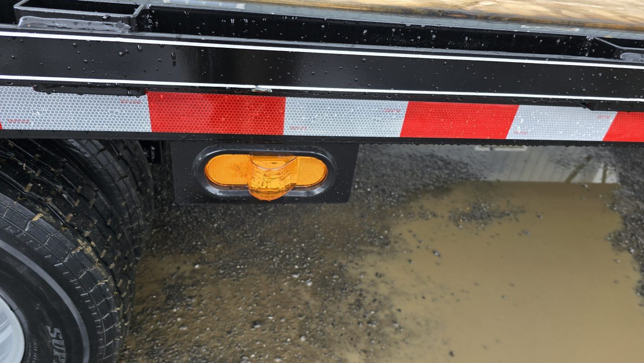 New Quality Trailers Pro-H Flatbed Trailer 25,000 GVWR / 25' / Pop-Up Dove Tail