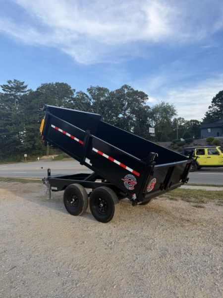 New 2027 HOMESTEADER 610MB SERIES/ 6X10 DUMP TRAILER / 5200# Electric Brake Axles / Curb Side Drop Side / Combo Spread - Barn Door Rear Gates / Tarp