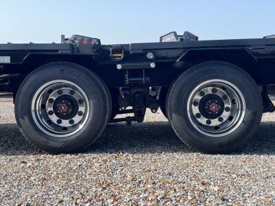 New 2027 MAXXD Hydraulic Dovetail Gooseneck Trailer | 34' x 102' 30K GVWR