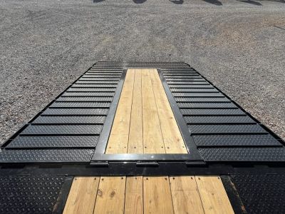 New 2027 MAXXD Hydraulic Dovetail Gooseneck Trailer | 34' x 102' 30K GVWR
