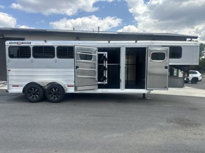 New 2026 Logan Coach Bullseye XL 3 Horse with Closet TacK