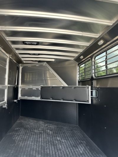 New 2026 Logan Coach Bullseye XL 3 Horse with Closet TacK