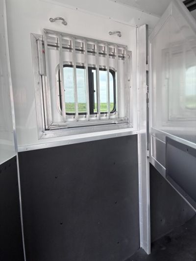 New 2027 Lakota 3H 9'LQ Horse Trailer