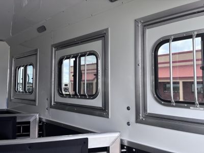 New 2027 Lakota 3H 9'LQ Horse Trailer