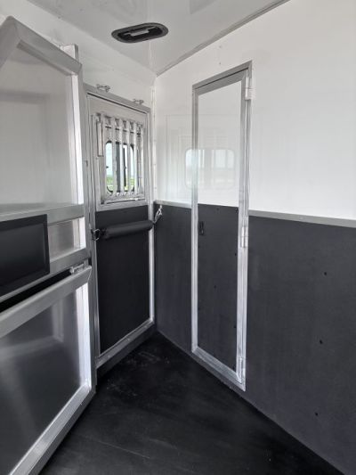 New 2027 Lakota 3H 9'LQ Horse Trailer