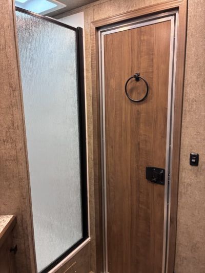 New 2027 Lakota 3H 9'LQ Horse Trailer