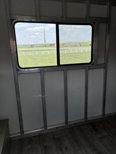 Used 2009 Cimarron Trailers 4H GN Horse Trailer