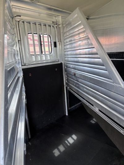Used 2009 Cimarron Trailers 4H GN Horse Trailer