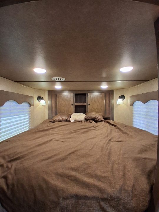 Used 2022 Lakota 4H CHARGER 11' LQ W/ SLIDE Horse Trailer C411
