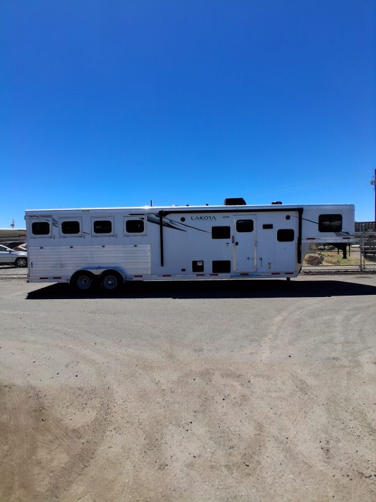 Used 2022 Lakota 4H CHARGER 11' LQ W/ SLIDE Horse Trailer C411