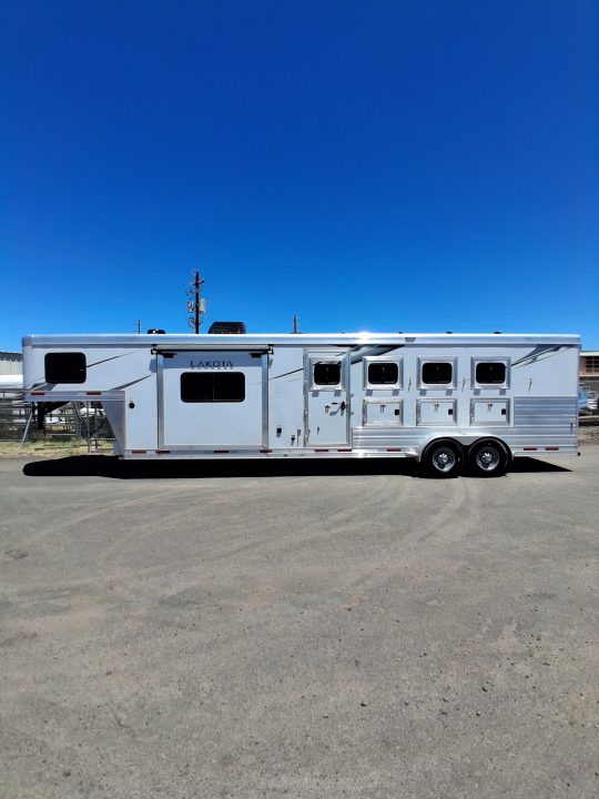 Used 2022 Lakota 4H CHARGER 11' LQ W/ SLIDE Horse Trailer C411