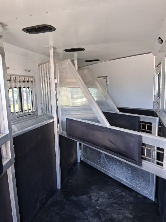 Used 2022 Lakota 4H CHARGER 11' LQ W/ SLIDE Horse Trailer C411