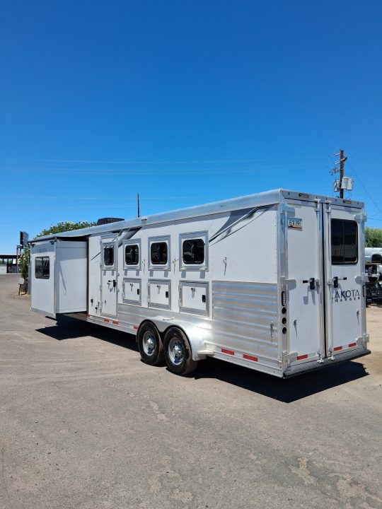 Used 2022 Lakota 4H CHARGER 11' LQ W/ SLIDE Horse Trailer C411
