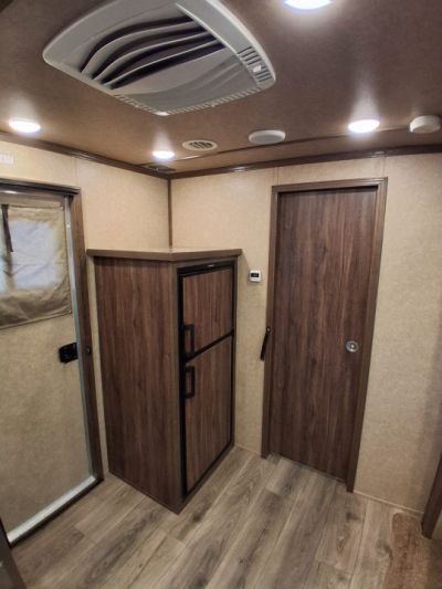 Used 2022 Lakota 4H CHARGER 11' LQ W/ SLIDE Horse Trailer C411