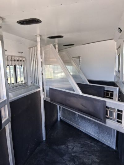 Used 2022 Lakota 4H CHARGER 11' LQ W/ SLIDE Horse Trailer C411