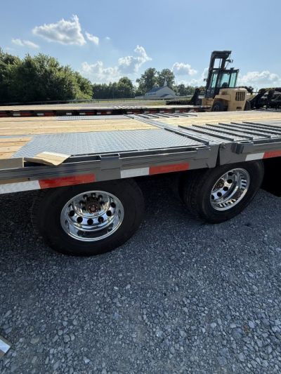 New 2026 Diamond C FMAX 210 30’ Flatbed Trailer, HYDRAULIC JACKS AND DOVETAIL, ALUMINUM OUTER WHEELS, 14 PLY TIRES