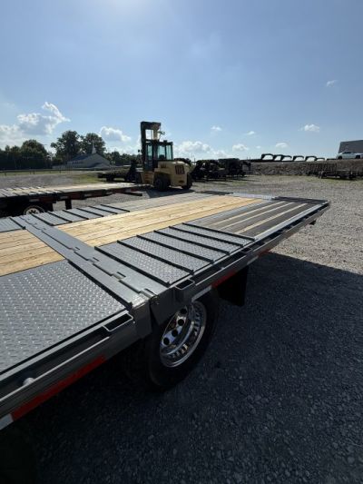 New 2026 Diamond C FMAX 210 30’ Flatbed Trailer, HYDRAULIC JACKS AND DOVETAIL, ALUMINUM OUTER WHEELS, 14 PLY TIRES