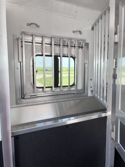 New 2027 Lakota Legacy 3H 9'LQ Horse Trailer
