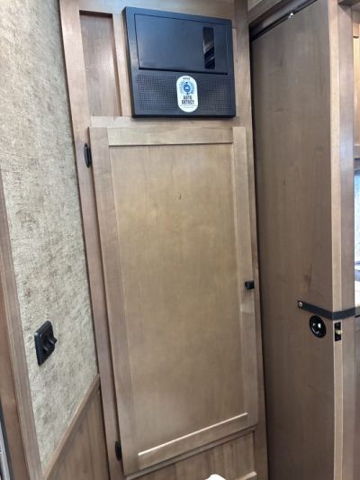 New 2027 Lakota Legacy 3H 9'LQ Horse Trailer