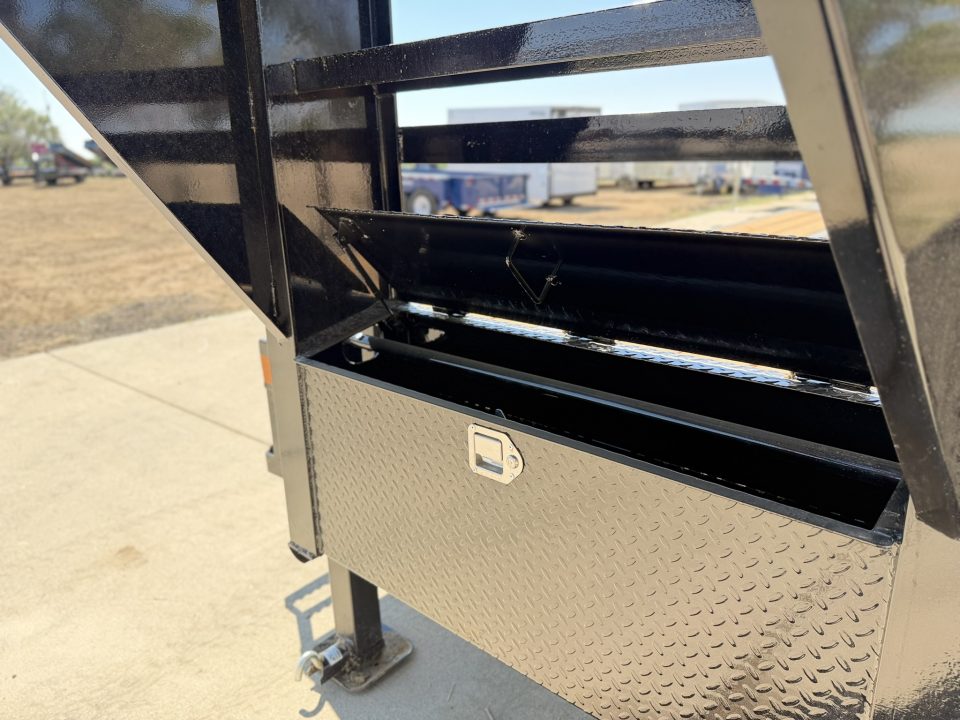 New 2026 Load Trail 8.5-32 Triple Dually Axle Gooseneck Deckover Equipment Hauler W/ Max Ramps 30K GVWR