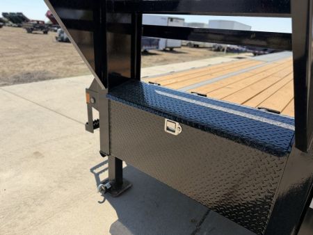 New 2026 Load Trail 8.5-32 Triple Dually Axle Gooseneck Deckover Equipment Hauler W/ Max Ramps 30K GVWR