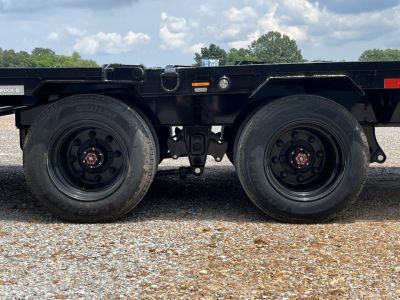 New 2027 MAXXD Hydraulic Dovetail Gooseneck Trailer | 40' x 102' 30K GVWR