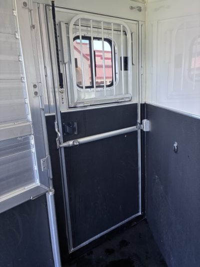 Used 2020 Cimarron Trailers 3H Slant Load GN Horse Trailer