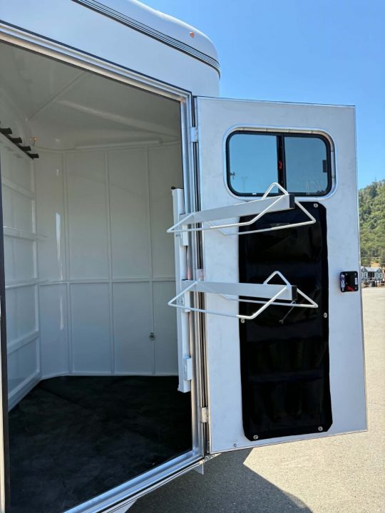 New WARMBLOOD HORSE TRAILER 2027 THURO-BILT LIBERTY 2-H SLANT
