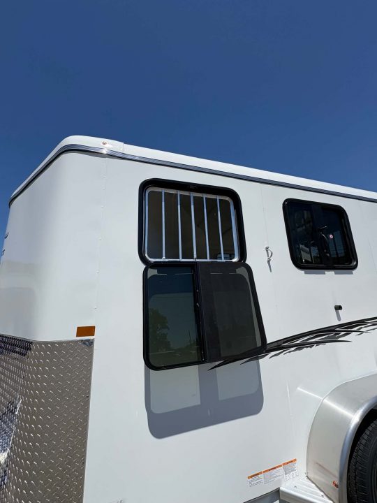 New WARMBLOOD HORSE TRAILER 2027 THURO-BILT LIBERTY 2-H SLANT