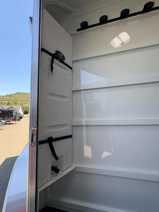 New WARMBLOOD HORSE TRAILER 2027 THURO-BILT LIBERTY 2-H SLANT