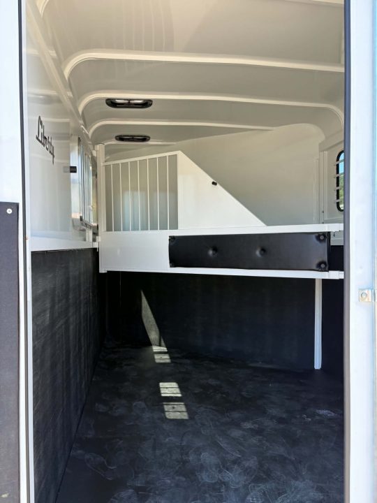 New WARMBLOOD HORSE TRAILER 2027 THURO-BILT LIBERTY 2-H SLANT