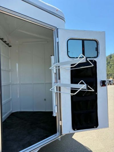 New WARMBLOOD HORSE TRAILER 2027 THURO-BILT LIBERTY 2-H SLANT