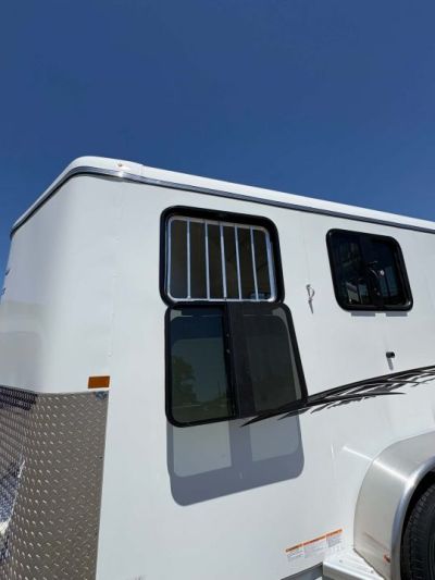 New WARMBLOOD HORSE TRAILER 2027 THURO-BILT LIBERTY 2-H SLANT
