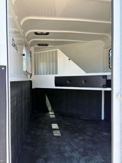 New WARMBLOOD HORSE TRAILER 2027 THURO-BILT LIBERTY 2-H SLANT